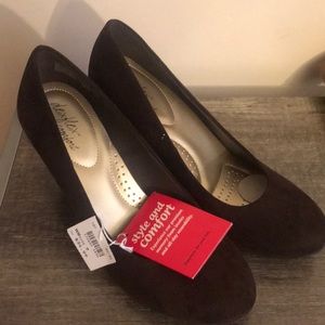 Ladies, brown pump wedge sz 9 , NEW